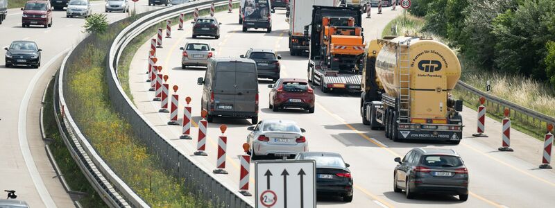 Drohen Baustopps wegen fehlenden Geldes? - Foto: Sebastian Kahnert/dpa