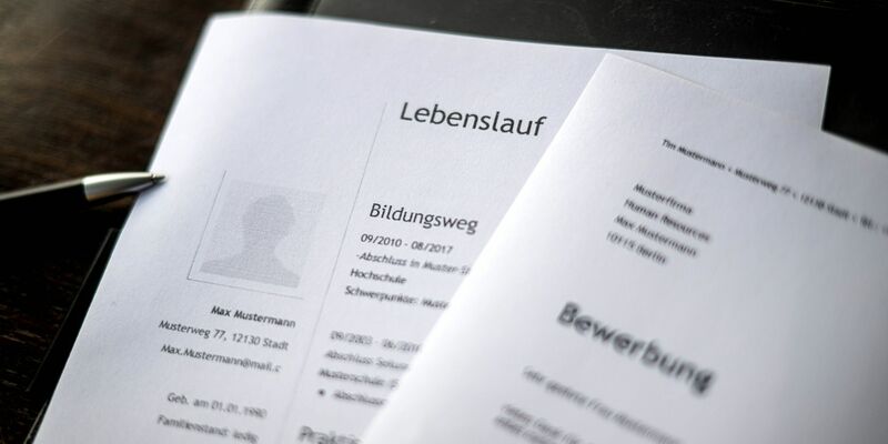 Als Bewerber sitzt man derzeit am längeren Hebel. (Illustration) - Foto: Sina Schuldt/dpa/dpa-tmn