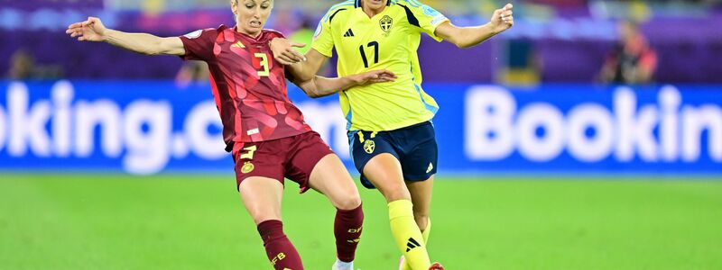 Kandidatin für die Startelf gegen Frankreich: Verteidigerin Kathrin Hendrich (l.).  - Foto: Sebastian Christoph Gollnow/dpa