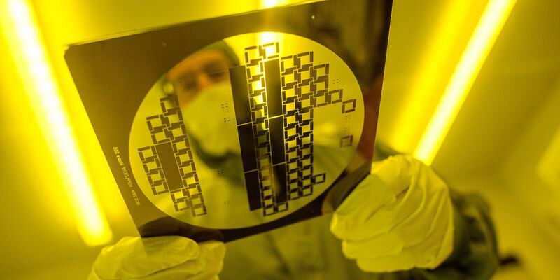 Kommt es nach den auf Eis gelegten Plänen von Intel doch noch zum Bau einer Chip-Fabrik bei Magdeburg? (Archivbild) - Foto: Klaus-Dietmar Gabbert/dpa