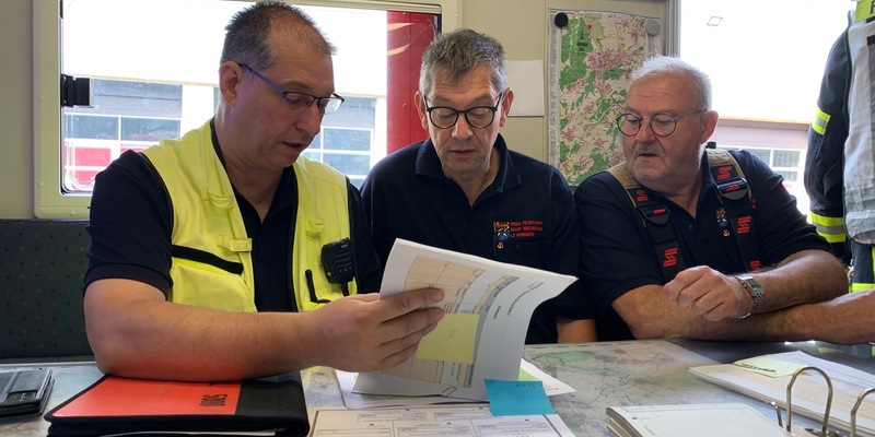 FW Mechernich: Große Übung der IuK-Kreiseinheit mit Beteiligung des ELW Kommern - Foto: presseportal.de