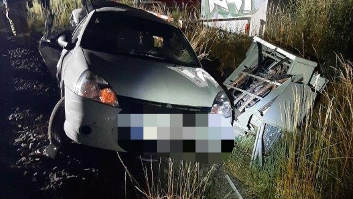 BPOL NRW: Bahnübergang Adtruper Brink - Güterzug kollidiert mit PKW - Foto: presseportal.de