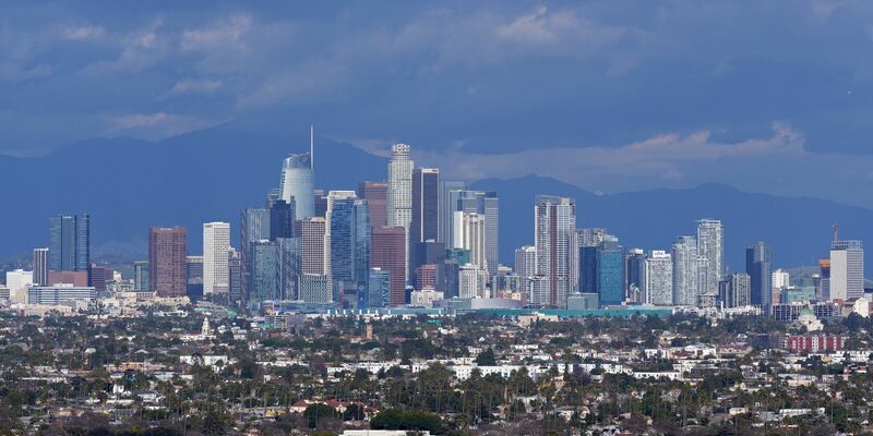 Bei einem Vorfall mit einem Auto soll es in Los Angeles viele Verletzte gegeben haben.  - Foto: Damian Dovarganes/AP/dpa