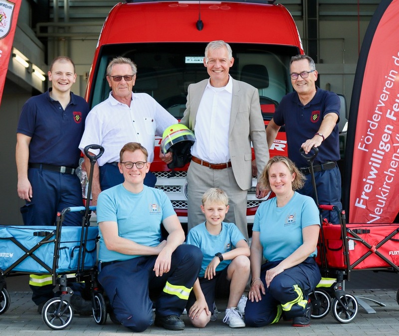 FW Neukirchen-Vluyn: Sparkasse am Niederrhein unterstützt Gründung der Kinderfeuerwehr Neukirchen-Vluyn - Foto: presseportal.de