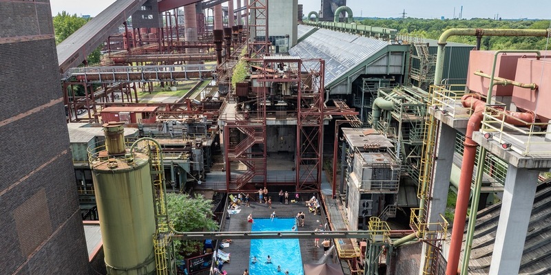 Werksschwimmbad Zollverein: Coolster Pool der Welt offiziell eröffnet / Badesaison auf dem UNESCO-Welterbe Zollverein gestartet - Foto: presseportal.de