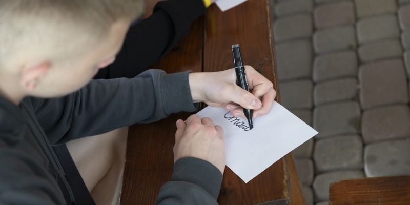 Junge Menschen in der Ukraine fühlen sich ihrer Jugend beraubt / Kein Zugang zu Hochschulen und sozialen Netzen, Karriereplanung auf Eis gelegt - Foto: presseportal.de