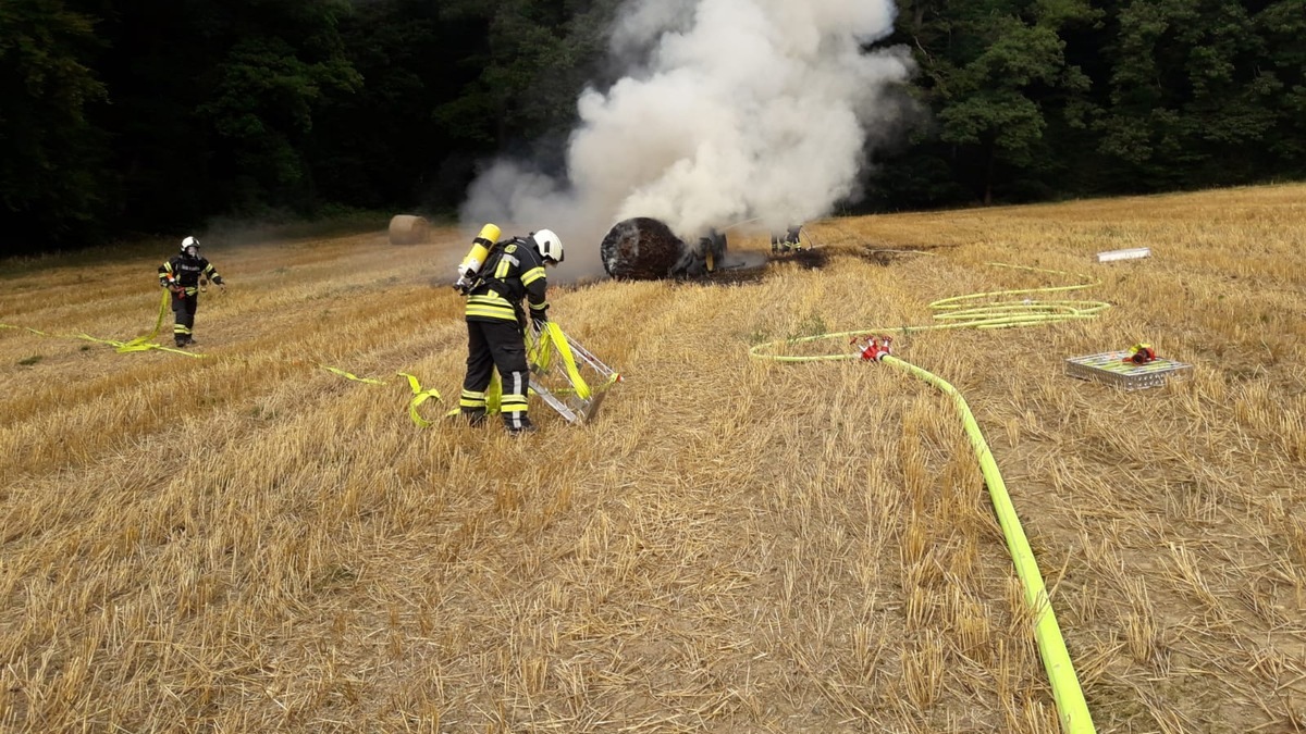 FW-EN: Trecker steht in Vollbrand - Foto: presseportal.de