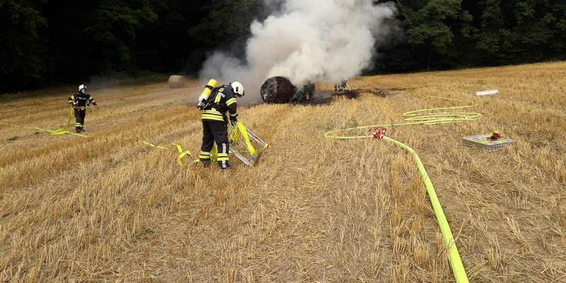 FW-EN: Trecker steht in Vollbrand - Foto: presseportal.de