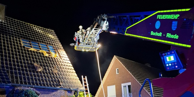 FW Bocholt: Feuerwehr löscht Wohnungsbrand im Dachgeschoss - Foto: presseportal.de