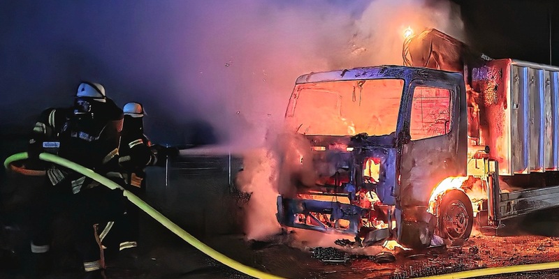 FW Celle: LKW-Brand in der Nacht - Foto: presseportal.de