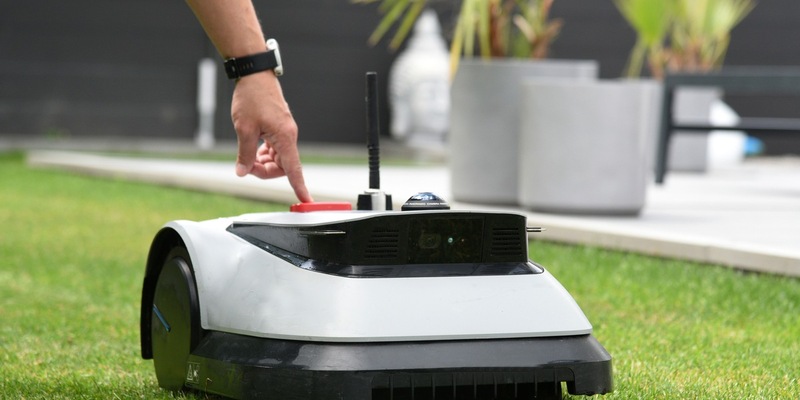 TÜV SÜD erklärt, worauf es bei Mährobotern wirklich ankommt - Foto: presseportal.de