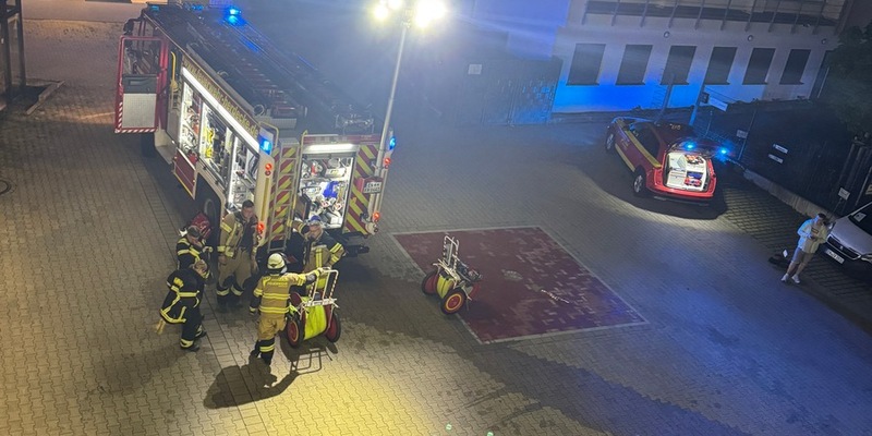 FW-EN: Brand im Patientenzimmer im Wohnheim am Millöcker Weg - Bewohner aus verrauchtem Zimmer gerettet - Vier Betroffene, zwei Verletzte - Foto: presseportal.de