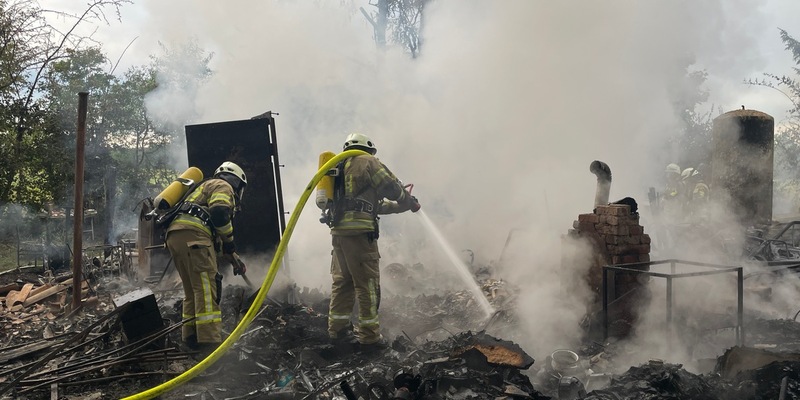 FW Lehrte: Laubenbrand im Wald bei Grafhorn - Foto: presseportal.de