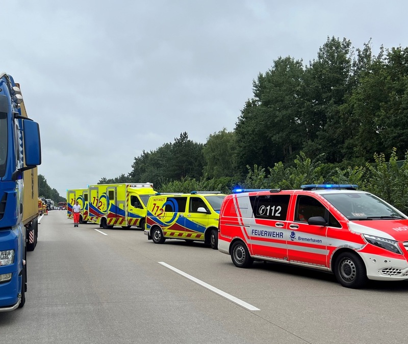 FW Bremerhaven: Autobahn 27 nach Unfall vorübergehend gesperrt - Foto: presseportal.de