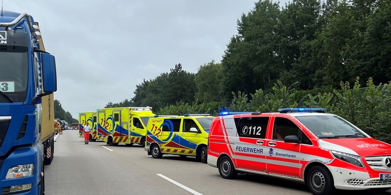 FW Bremerhaven: Autobahn 27 nach Unfall vorübergehend gesperrt - Foto: presseportal.de