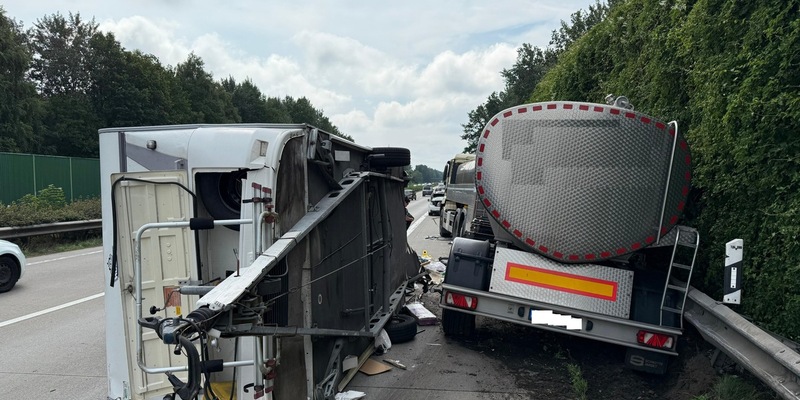POL-CUX: Mehrere Verkehrsunfälle mit Verletzten auf der BAB27 - Verfolgungsfahrt mit Kleinkraftrad (Foto im Anhang) - Foto: presseportal.de