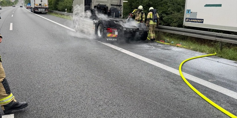 FW Helmstedt: LKW Brand auf der A2 - Foto: presseportal.de