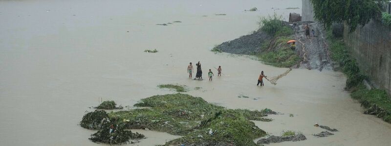 Flüsse sind in der Folge des Sturms massiv angeschwollen.  - Foto: Aaron Favila/AP/dpa