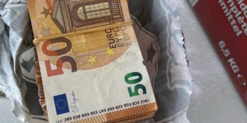 HZA-BI: 50.000 Euro in Waschmittelkarton versteckt/Bielefelder Zoll verhindert Bargeldschmuggel bei Kontrolle auf A2 nahe Hamm - Foto: presseportal.de