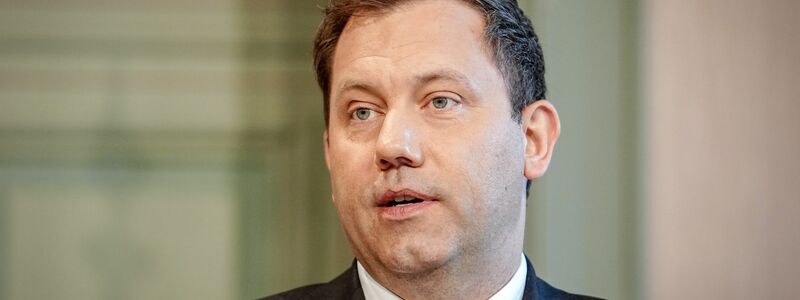 Will härter gegen Steuerbetrug vorgehen: Finanzminister Lars Klingbeil (SPD) - Foto: Kay Nietfeld/dpa