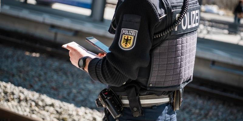 Bundespolizeidirektion München: Sechs Vollstreckungshaftbefehle, ein Unterbringungsbefehl/ Bundespolizei landet sieben Fahndungstreffer - Foto: presseportal.de