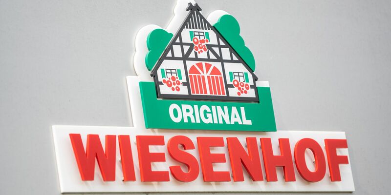 Vegetarische Würste von Wiesenhof sind wegen einer Verunreinigung zurückgerufen worden. (Archivbild) - Foto: Mohssen Assanimoghaddam/dpa