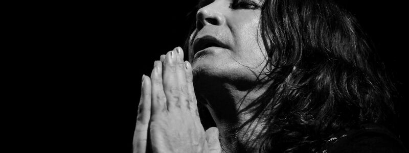 Ozzy Osbourne bei einem Auftritt im Jahr 2010 in Finnland. (Archivbild) - Foto: Roni Rekomaa/Lehtikuva/dpa