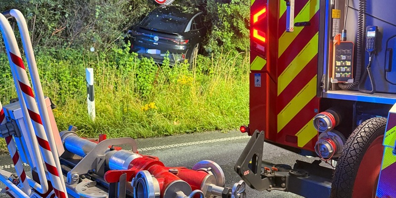 FW-DT: Verkehrsunfall auf dem Nordring - Feuerwehr sichert Unfallstelle - Foto: presseportal.de
