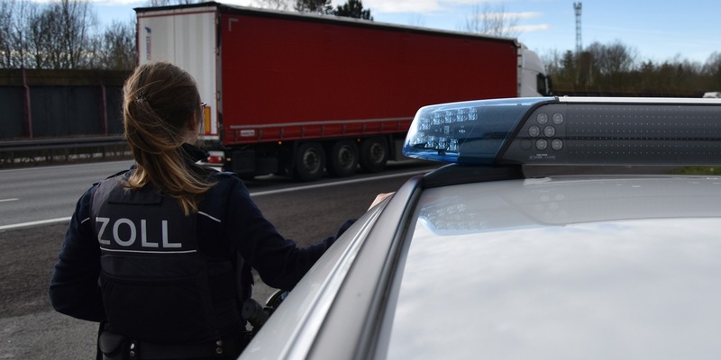 HZA-H: Hauptzollamt Hannover: 60.000 - erst Euro und dann Schmuggelzigaretten - Foto: presseportal.de