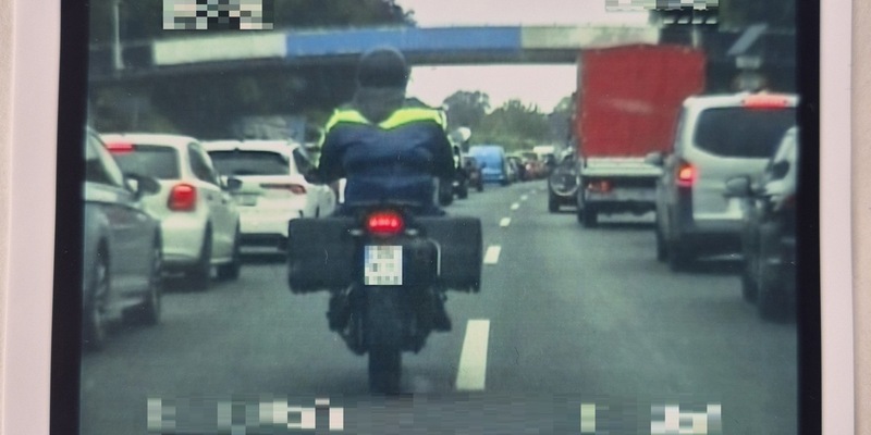 POL-SE: Pinneberg / Halstenbek / BAB 23 - Bildung der Rettungsgasse auf Autobahnen - Polizei kontrolliert und stellt Verstöße durch Motorräder fest - Foto: presseportal.de