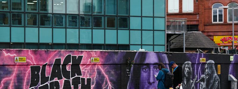 Die «Sabbath Wall» in Birmingham war erst kurz vor dem letzten Konzert enthüllt worden.  - Foto: Jacob King/PA Wire/dpa
