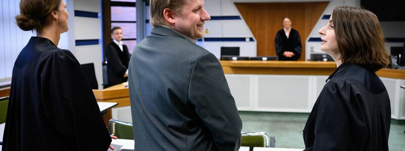 Richterin Wilms vor der Verhandlung. - Foto: Bernd von Jutrczenka/dpa