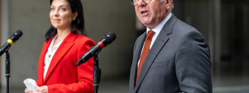 Bundeswirtschaftsministerin Katherina Reiche (CDU) und Verteidigungsminister Boris Pistorius (SPD) stellten die Pläne vor. - Foto: Michael Kappeler/dpa