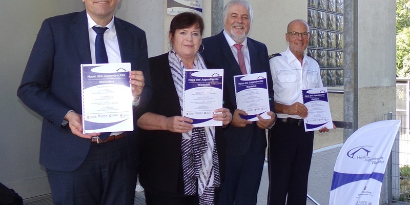 POL-KN: (Konstanz) - Haus des Jugendrechts Konstanz startet feierlich - Justizministerin Marion Gentges und Innenstaatssekretär Thomas Blenke überreichen Brot und Salz (06.10.25) - Foto: presseportal.de