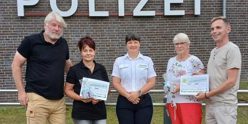 POL-ANK: Polizeirevier Heringsdorf spendet an Tierhöfe - Foto: presseportal.de