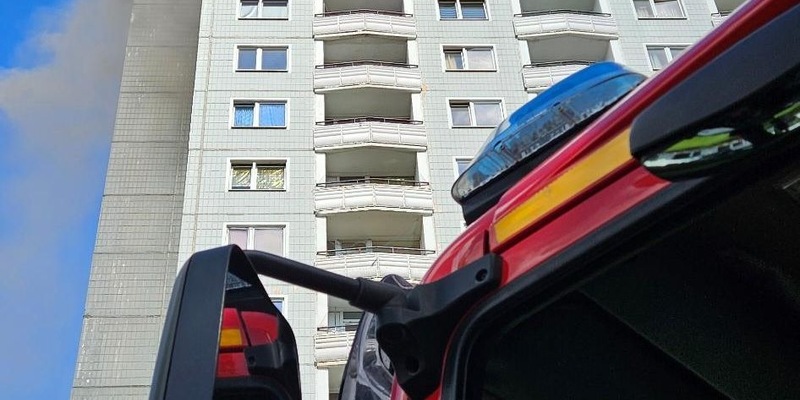 FW Dresden: Wohnungsbrand in der 15.Etage eines Wohnhochhauses - Foto: presseportal.de