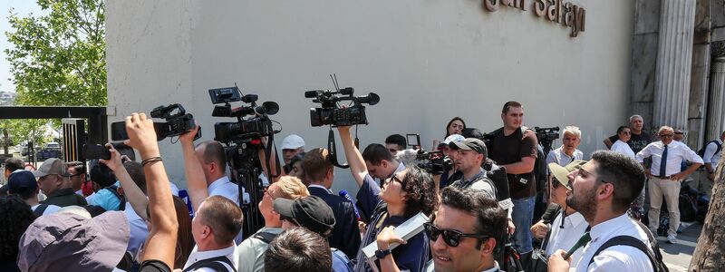 Der Medienandrang bei den Verhandlungen ist groß. - Foto: Alexander Ryumin/TASS via ZUMA Press/dpa
