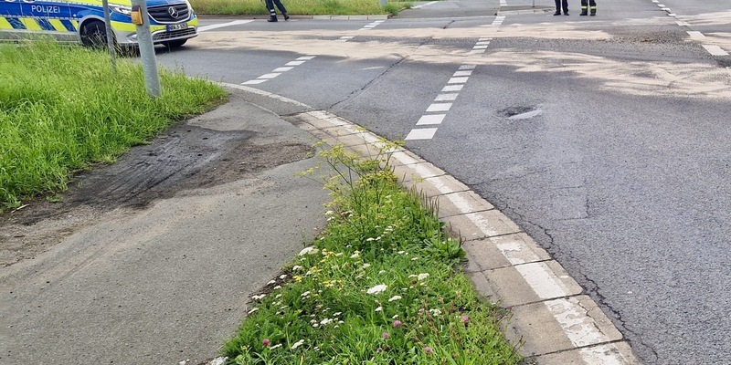 FW Hünxe: Auslaufende Betriebsmittel an der BAB 3 - Foto: presseportal.de