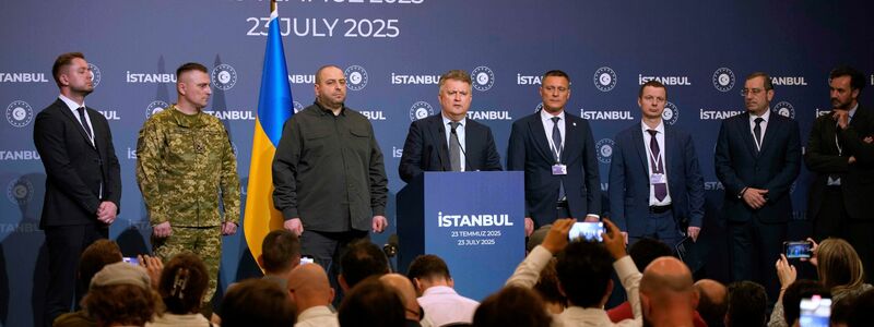Unterdessen wurde in Istanbul ein neuer Gefangenenaustausch vereinbart.  - Foto: Emrah Gurel/AP/dpa