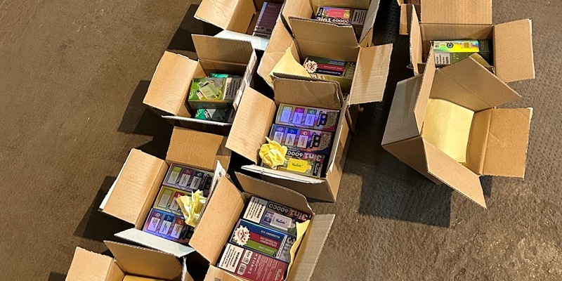 ZOLL-E: Zollfahndung und Staatsanwaltschaft Kleve/ Schmuggel und Handel von illegalen Vapes aufgedeckt / über 3,3 Tonnen illegale Vapes sichergestellt - Foto: presseportal.de