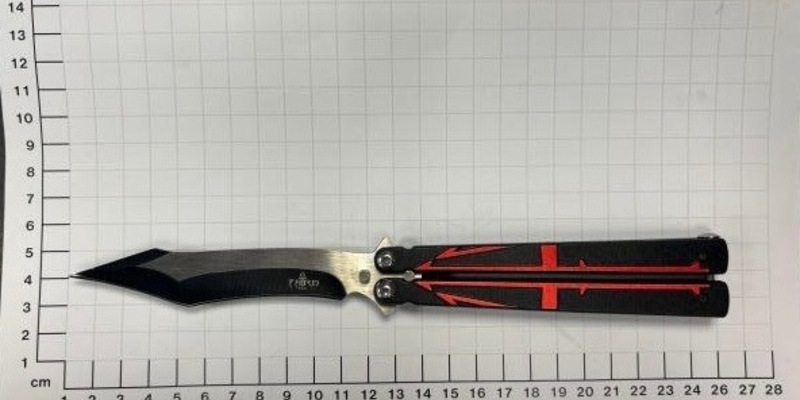 BPOL NRW: Bundespolizei findet Butterflymesser bei einem 17-Jährigen - Foto: presseportal.de