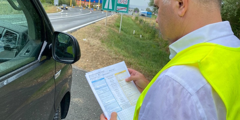 Urlaubsfahrt mit Hindernissen: Was ist beim Unfall zu tun? / Warnweste nicht vergessen / Unfallbericht: Unterschiedliche Beweiskraft in unterschiedlichen Ländern / Zuhause oder im Ausland reparieren? - Foto: presseportal.de