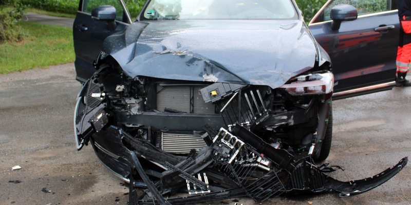 POL-MI: Drei Verletzte bei Unfall - Foto: presseportal.de