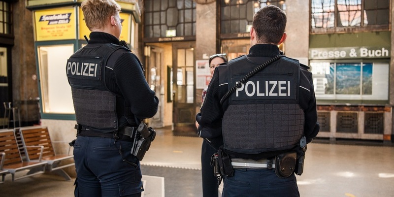 Bundespolizeidirektion München: Stark alkoholisiert und aggressiv/ Bundespolizei bringt Frau ins Bezirkskrankenhaus - Foto: presseportal.de
