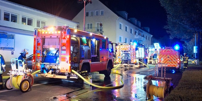 FW-BN: Brand an Gewerbeobjekt - Flammen greifen auf Gebäudeinneres über - Foto: presseportal.de