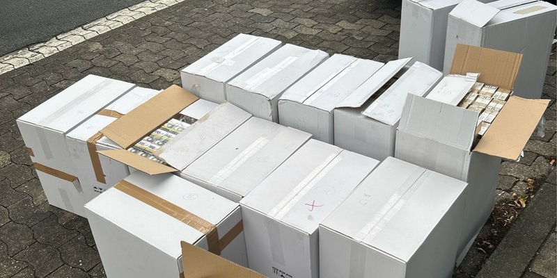 HZA-BI: Bielefelder Zoll zieht 150.000 Schmuggelzigaretten aus dem Verkehr/Zigarettenschmuggler auf der A44 nahe Anröchte gestoppt - Foto: presseportal.de