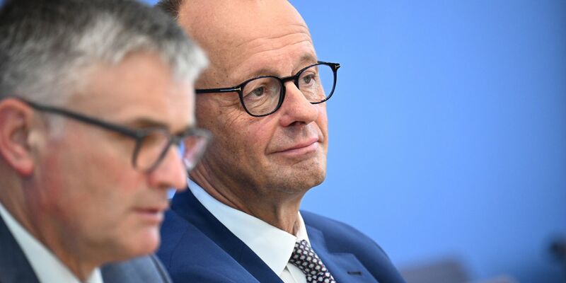 Regierungssprecher Stefan Kornelius nimmt für die Bundesregierung Stellung zum Vorstoß Macrons. (Archivbild) - Foto: Bernd von Jutrczenka/dpa