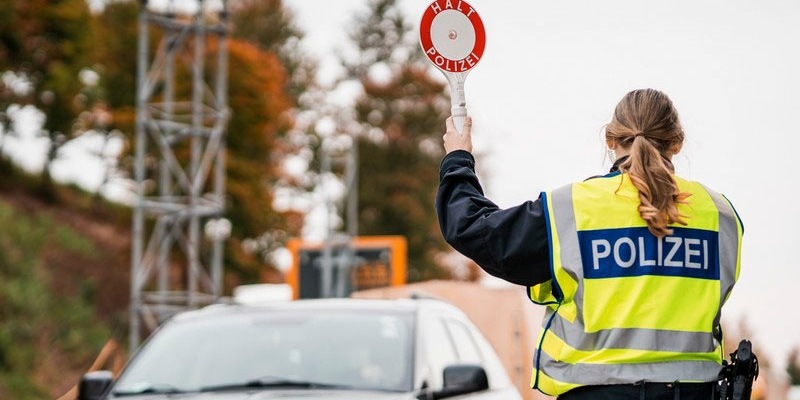 BPOL NRW: Bundespolizei zieht zwei Personen ohne Führerschein aus dem Verkehr - beim Beifahrer wurden noch Betäubungsmittel beschlagnahmt - Foto: presseportal.de
