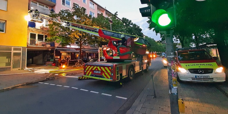 FW-M: Langwierige Brandbekämpfung (Milbertshofen) - Foto: presseportal.de