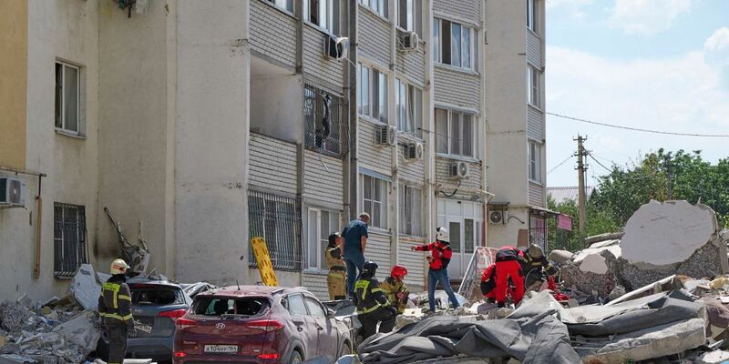 Der Gouverneur des Gebiets verhängte den regionalen Notstand. - Foto: Uncredited/Saratov region governor Roman Busargin official Telegram channel/AP/dpa